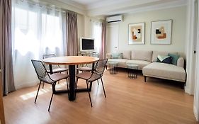 TTdSSa VLC: Plaza Cisneros, 2- 5 pax 3 Bedrooms